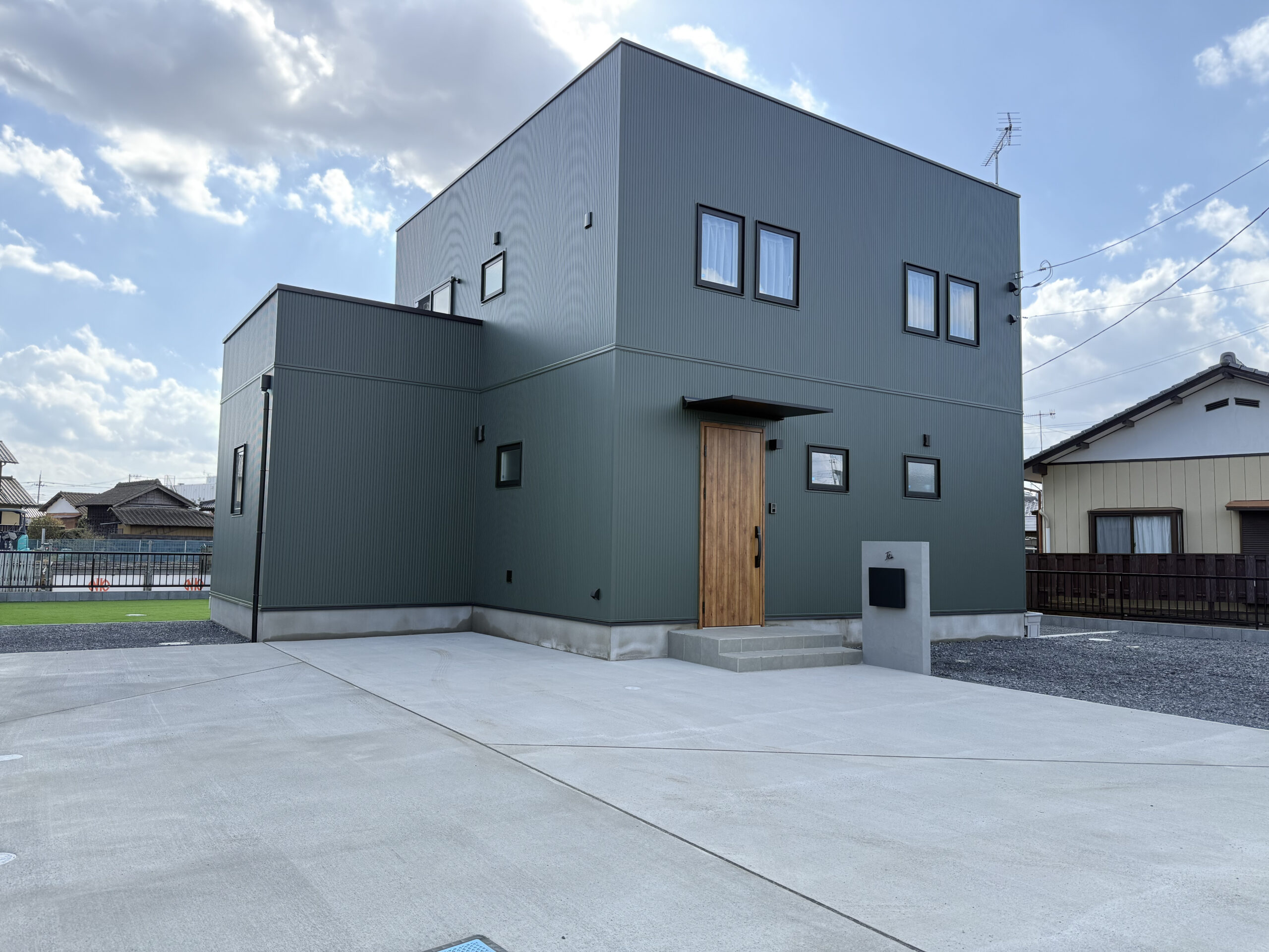 規格住宅「ZERO-CUBE+ BOX」直線につながる、くつろぎと+αの空間|建築事例|茨城県で注文住宅を建てる工務店や施工事例写真を探そう ...