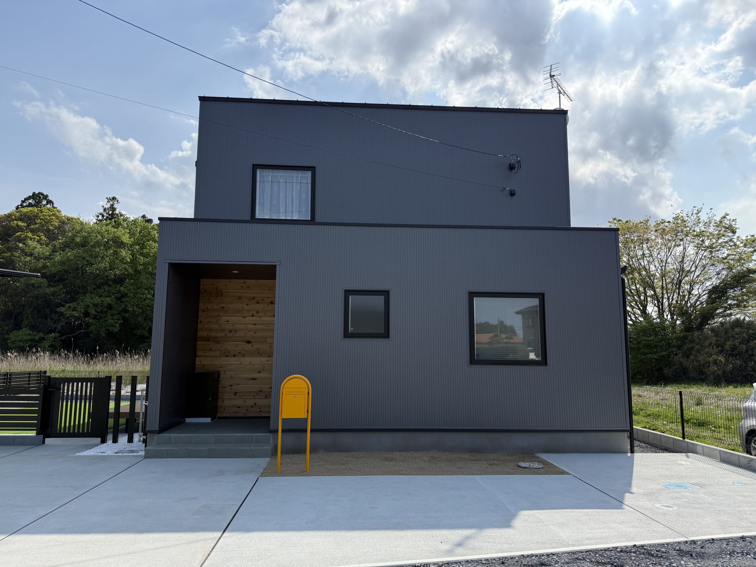 規格住宅「ZERO-CUBE+ BOX」個性的な外観のカスタマイズプラン|建築事例|茨城県で注文住宅を建てる工務店や施工事例写真を探そう|いえ ...
