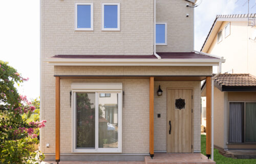 自然素材と洗練された空間が調和するナチュラルモダンな住まい