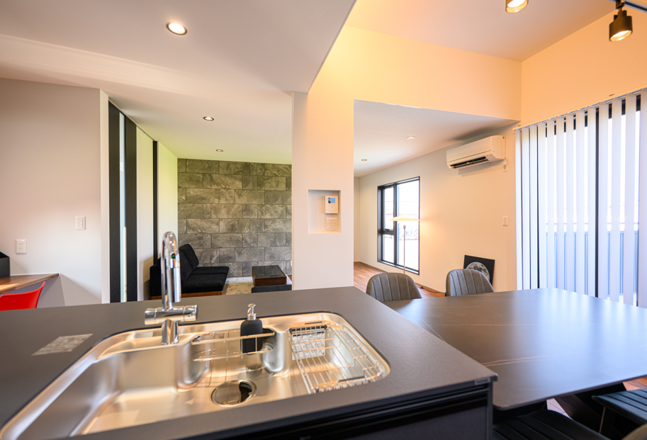 キッチンから見たリビングのイメージ