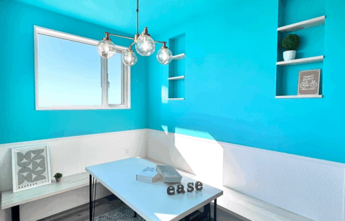 居心地の良いオシャレなティファニーブルーのヌックダイニングのある住まい