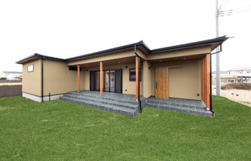 木の質感を活かした、落ち着きと開放感のある住まい