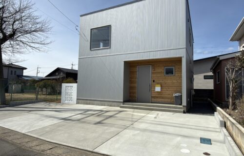 規格住宅「ZERO-CUBE カスタマイズプラン」Cool × Warmの 素材が引き立て合う外観デザイン