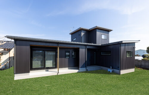 開放感とぬくもりが調和する、家族が集う住まい